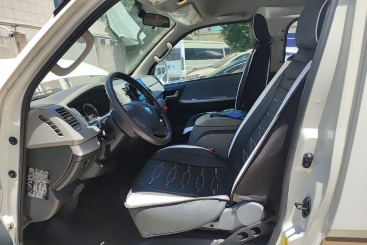 Used Foton Scenic G7 2017 2.0L Long-Wheelbase Commercial Van High Roof 6-Seater 4Q20M Left Front Seat