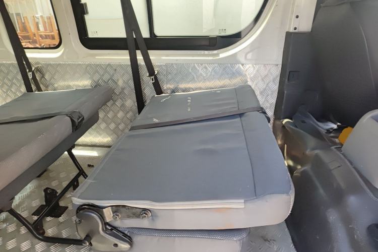 Used Foton Scenic G7 2017 2.0L Long-Wheelbase Commercial Van High Roof 6-Seater 4Q20M Left Rear Seat