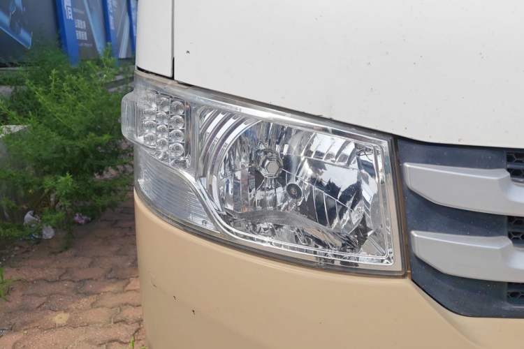 Used Foton Scenic G7 2017 2.0L Long-Wheelbase Commercial Van High Roof 2 Seats 4Q20M Right Front Headlight