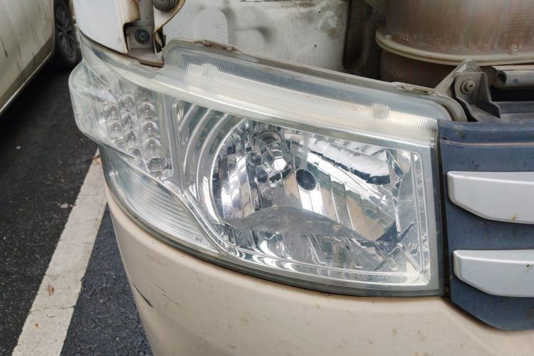 Used Foton Scenic G7 2017 2.0L Long-Wheelbase Commercial Van High Roof 6-Seater 4Q20M Right Front Headlight