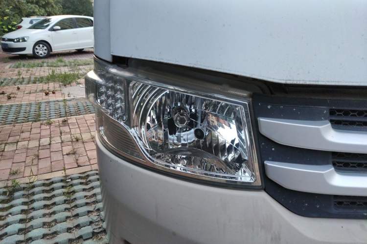 Used Foton Scenic G7 2017 2.0L Long-Wheelbase Commercial Van High Roof 2 Seats 4Q20M Right Front Headlight