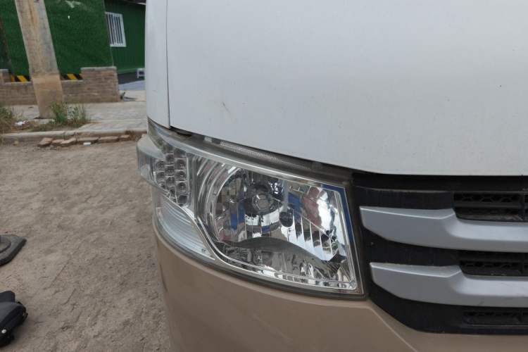 Used Foton Scenic G7 2017 2.0L Short-Wheelbase Commercial Van Flat Roof 6-Seater 4Q20M Right Front Headlight