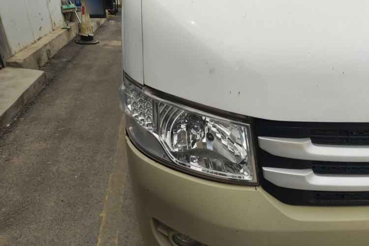 Used Foton Scenic G7 2017 2.0L Long-Wheelbase Commercial Van High Roof 2 Seats 4Q20M Right Front Headlight