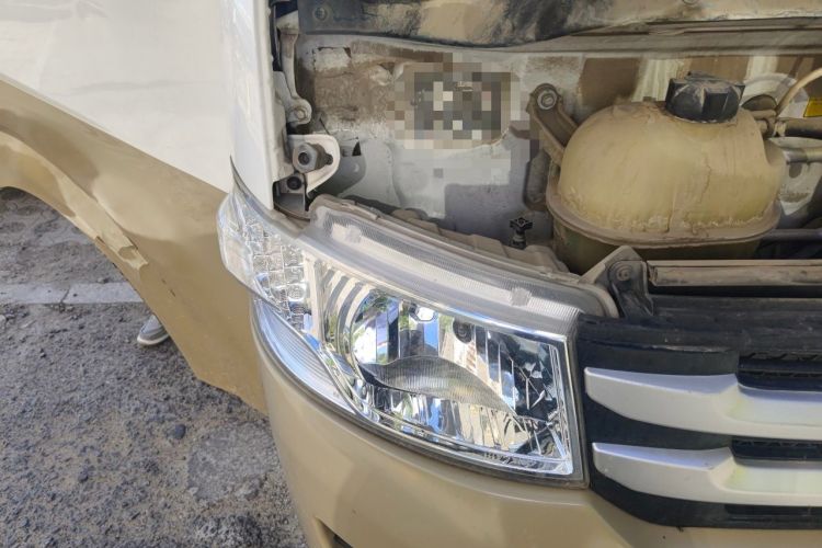 Used Foton Scenic G7 2017 2.0L Long-Wheelbase Commercial Van High Roof 6-Seater 4Q20M Right Front Headlight