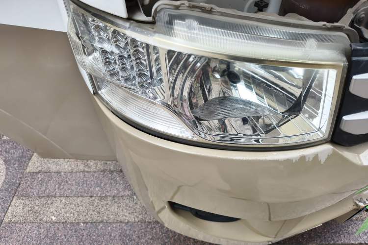 Used Foton Scenic G7 2017 2.0L Short-Wheelbase Commercial Van High Roof 6-Seater 4Q20M Right Front Headlight