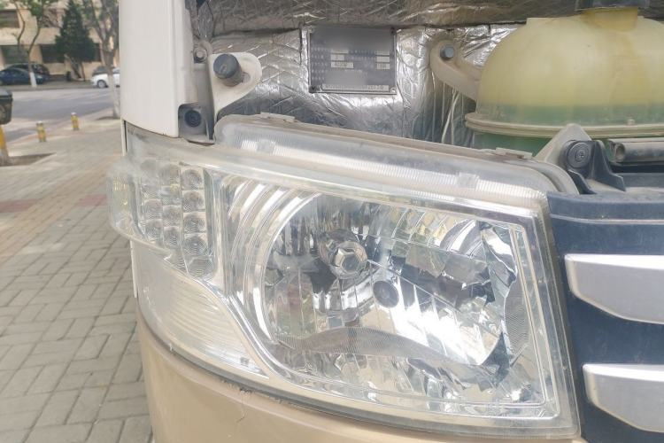 Used Foton Scenic G7 2017 2.0L Long-Wheelbase Commercial Van High Roof 2 Seats 4Q20M Right Front Headlight
