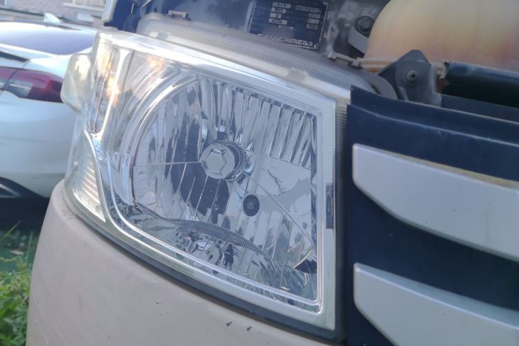 Used Foton Scenic G7 2017 2.0L Long-Wheelbase Commercial Van High Roof 6-Seater 4Q20M Right Front Headlight