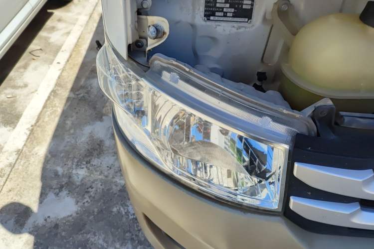 Used Foton Scenic G7 2017 2.0L Long-Wheelbase Commercial Van High Roof 6-Seater 4Q20M Right Front Headlight
