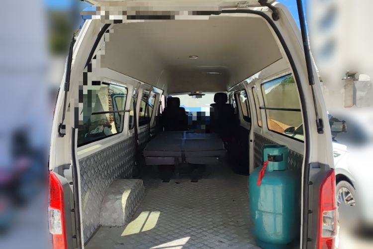 Used Foton Scenic G7 2017 2.0L Long-Wheelbase Commercial Van High Roof 6-Seater 4Q20M Trunk