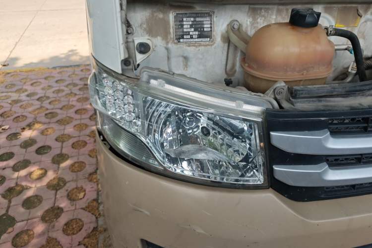 Used Foton Scenic G7 2017 2.0L Short-Wheelbase Commercial Van Flat Roof 6-Seater 4Q20M Right Front Headlight