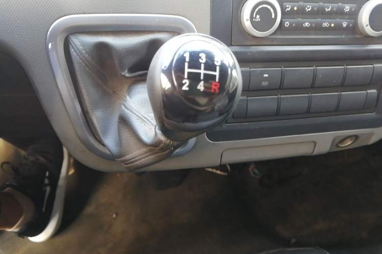 Used Foton Scenic G7 2017 2.0L Long-Wheelbase Commercial Van High Roof 2 Seats 4Q20M Gear Lever