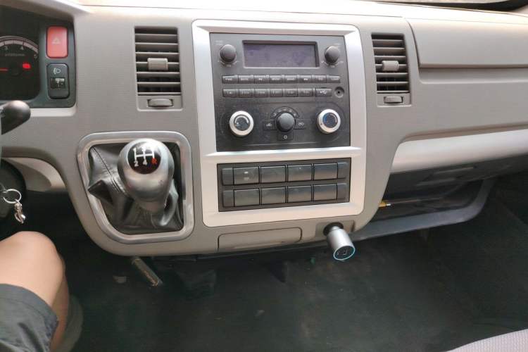 Used Foton Scenic G7 2017 2.0L Long-Wheelbase Commercial Van High-Roof Version 4 Seats 4Q20M Audio And AC Panel