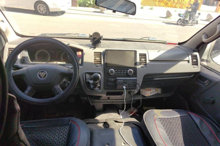 Used Foton Scenic G7 2017 2.0L Long-Wheelbase Commercial Van High Roof 2 Seats 4Q20M Center Console