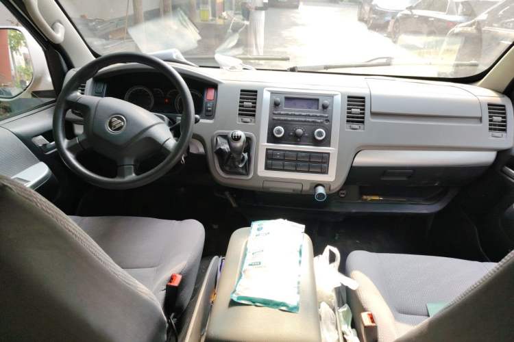 Used Foton Scenic G7 2017 2.0L Long-Wheelbase Commercial Van High-Roof Version 4 Seats 4Q20M Center Console