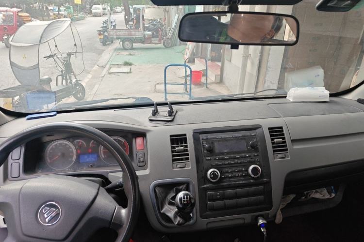 Used Foton Scenic G7 2017 2.0L Short-Wheelbase Commercial Van Flat Roof 6-Seater 4Q20M Center Console
