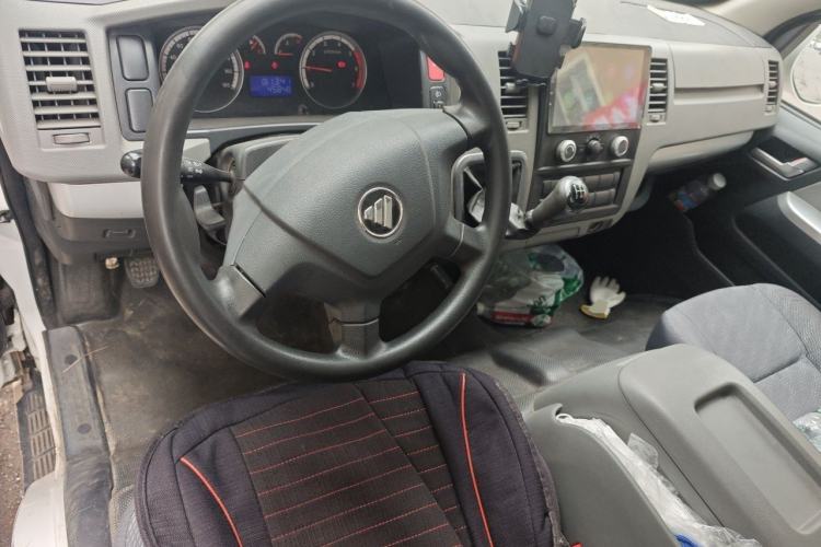 Used Foton Scenic G7 2017 2.0L Long-Wheelbase Commercial Van High Roof 2 Seats 4Q20M Center Console