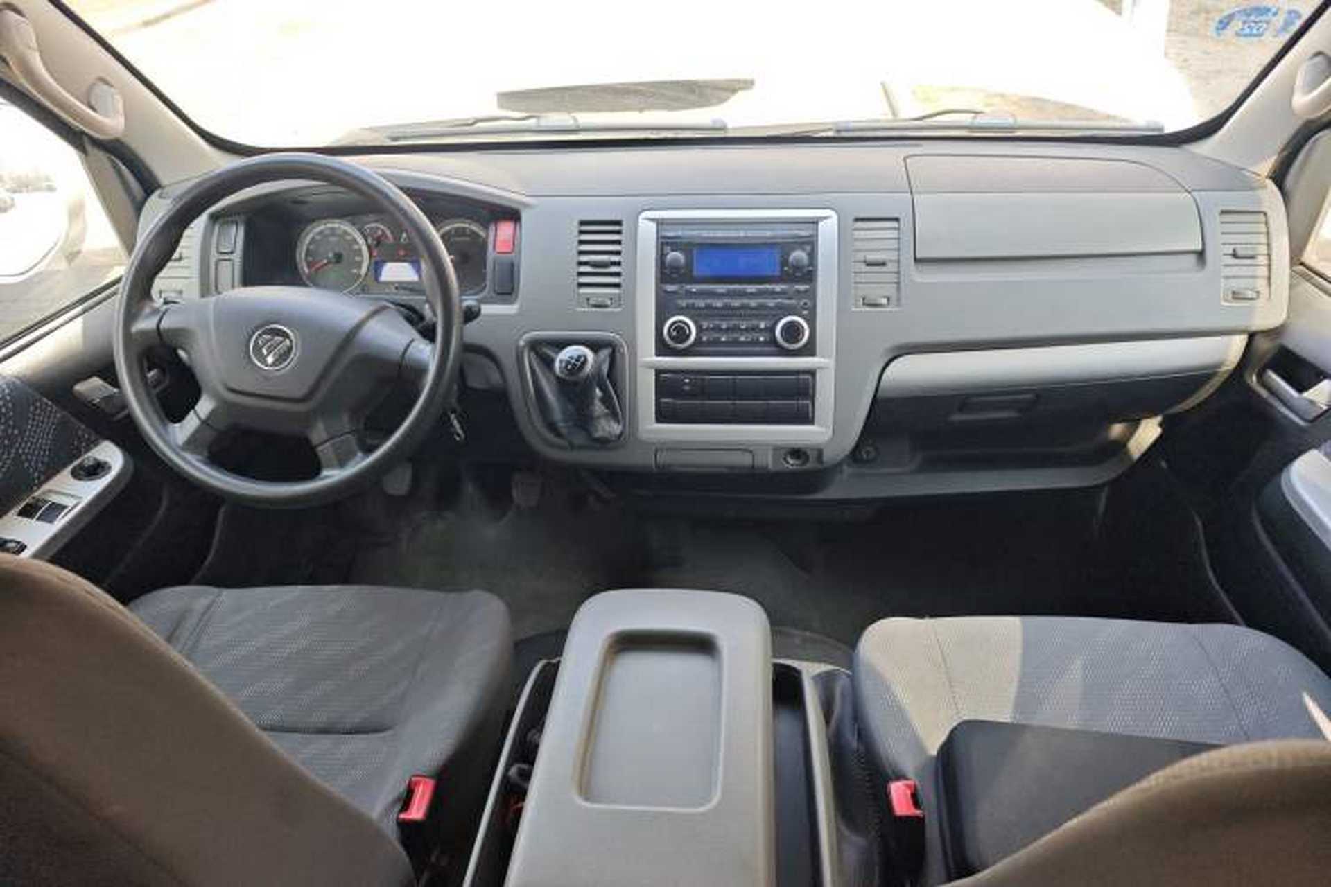 Used Foton Scenic G7 2017 2.0L Short-Wheelbase Commercial Van High Roof 4 Seats 4Q20M Center Console