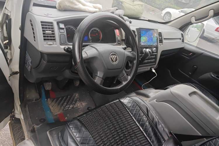 Used Foton Scenic G7 2017 2.0L Short-Wheelbase Commercial Van High-Roof 2-Seater 4Q20M Center Console