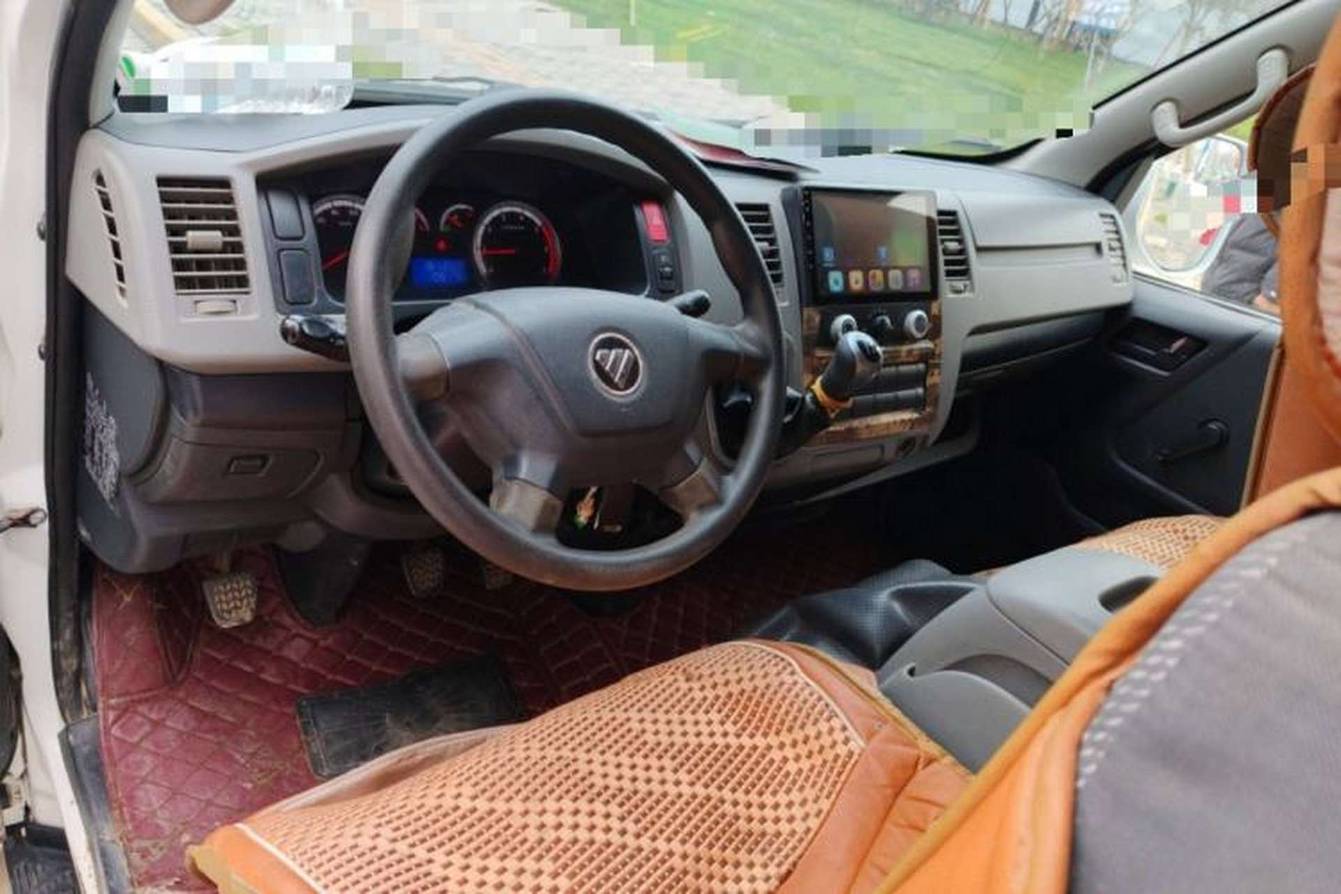 Used Foton Scenic G7 2017 2.0L Long-Wheelbase Commercial Van High Roof 2 Seats 4Q20M Center Console