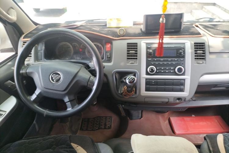 Used Foton Scenic G7 2017 2.0L Long-Wheelbase Commercial Van High Roof 6-Seater 4Q20M Center Console