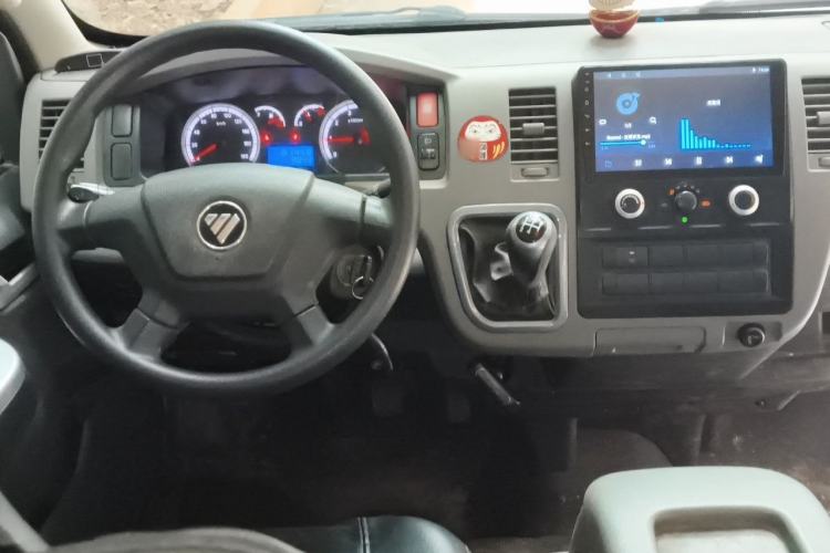 Used Foton Scenic G7 2017 2.0L Long-Wheelbase Commercial Van High Roof 6-Seater 4Q20M Center Console
