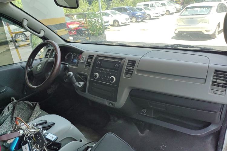 Used Foton Scenic G7 2017 2.0L Long-Wheelbase Commercial Van High Roof 2 Seats 4Q20M Center Console