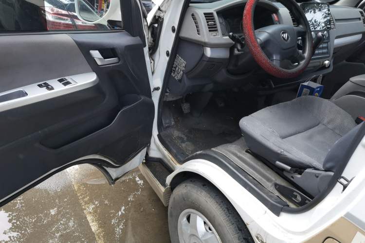 Used Foton Scenic G7 2017 2.0L Short-Wheelbase Commercial Van High-Roof 2-Seater 4Q20M Driver Seat