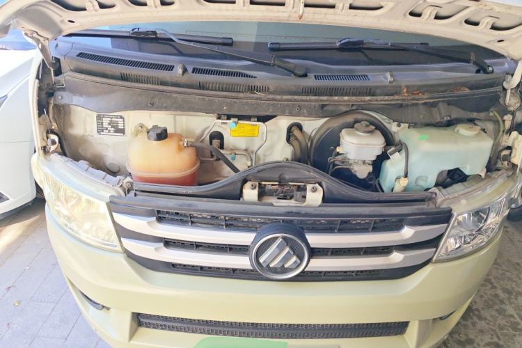 Used Foton Scenic G7 2017 2.0L Long-Wheelbase Commercial Van High Roof 6-Seater 4Q20M Engine Bay