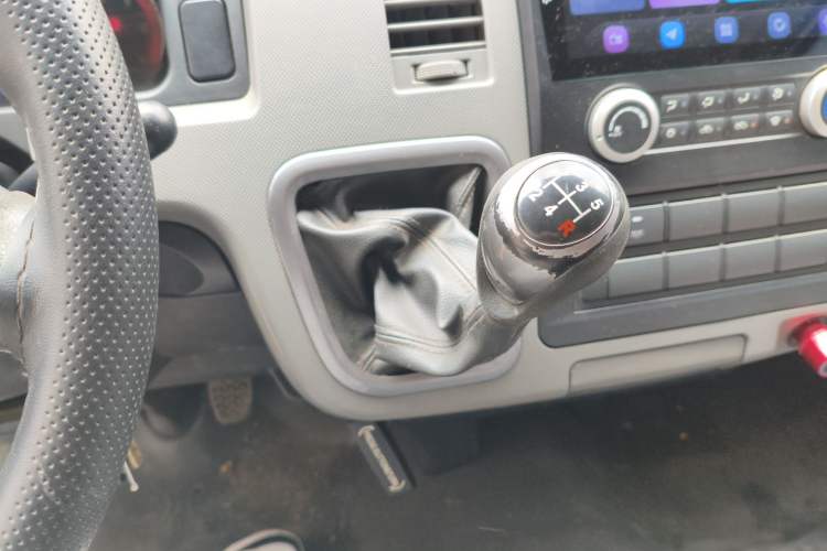 Used Foton Scenic G7 2017 2.0L Short-Wheelbase Commercial Van High Roof 6-Seater 4Q20M Gear Lever
