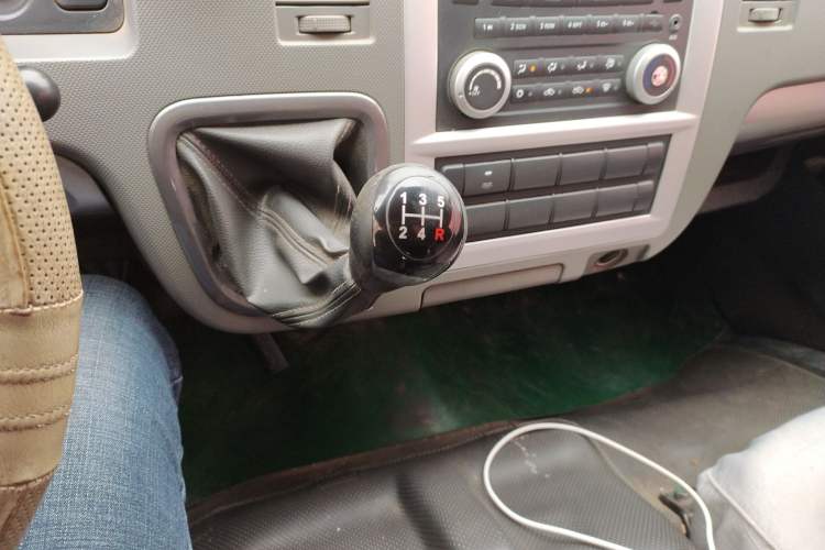 Used Foton Scenic G7 2017 2.0L Long-Wheelbase Commercial Van High Roof 6-Seater 4Q20M Gear Lever