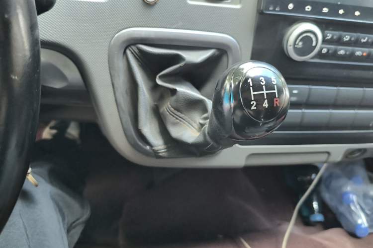 Used Foton Scenic G7 2017 2.0L Long-Wheelbase Commercial Van High Roof 6-Seater 4Q20M Gear Lever