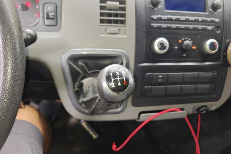 Used Foton Scenic G7 2017 2.0L Long-Wheelbase Commercial Van High Roof 6-Seater 4Q20M Gear Lever