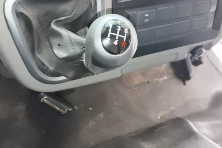 Used Foton Scenic G7 2017 2.0L Long-Wheelbase Commercial Van High Roof 6-Seater 4Q20M Gear Lever