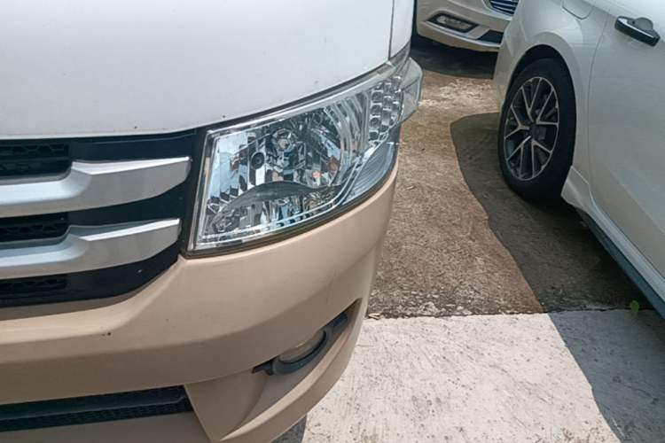 Used Foton Scenic G7 2017 2.0L Long-Wheelbase Commercial Van High Roof 2 Seats 4Q20M Left Front Headlight
