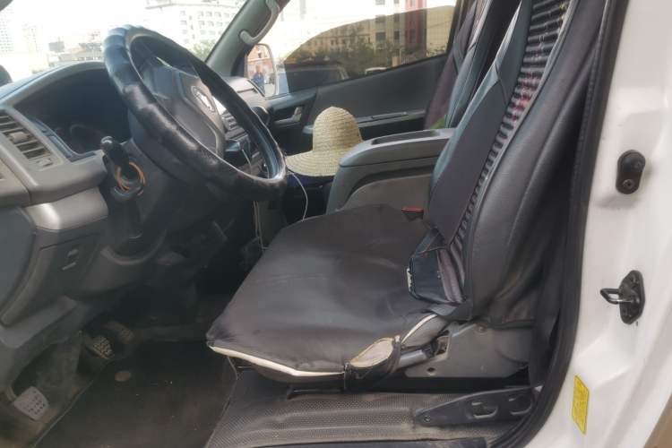 Used Foton Scenic G7 2017 2.0L Long-Wheelbase Commercial Van High Roof 6-Seater 4Q20M Left Front Seat