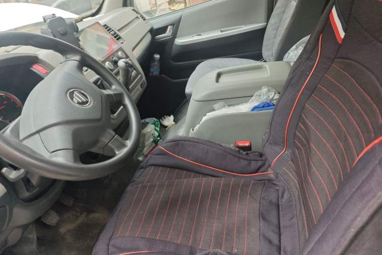 Used Foton Scenic G7 2017 2.0L Long-Wheelbase Commercial Van High Roof 2 Seats 4Q20M Left Front Seat