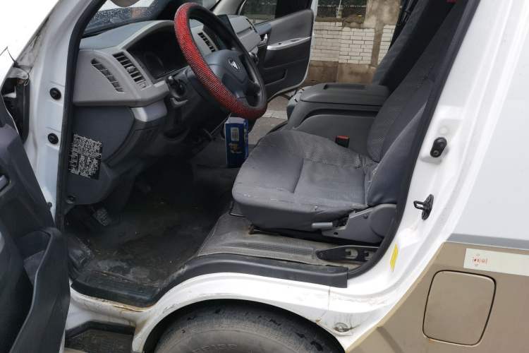 Used Foton Scenic G7 2017 2.0L Short-Wheelbase Commercial Van High-Roof 2-Seater 4Q20M Left Front Seat