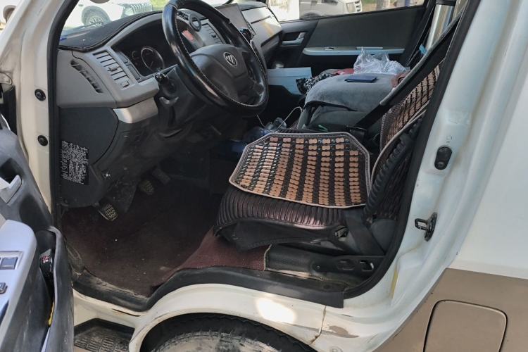Used Foton Scenic G7 2017 2.0L Long-Wheelbase Commercial Van High Roof 6-Seater 4Q20M Left Front Seat