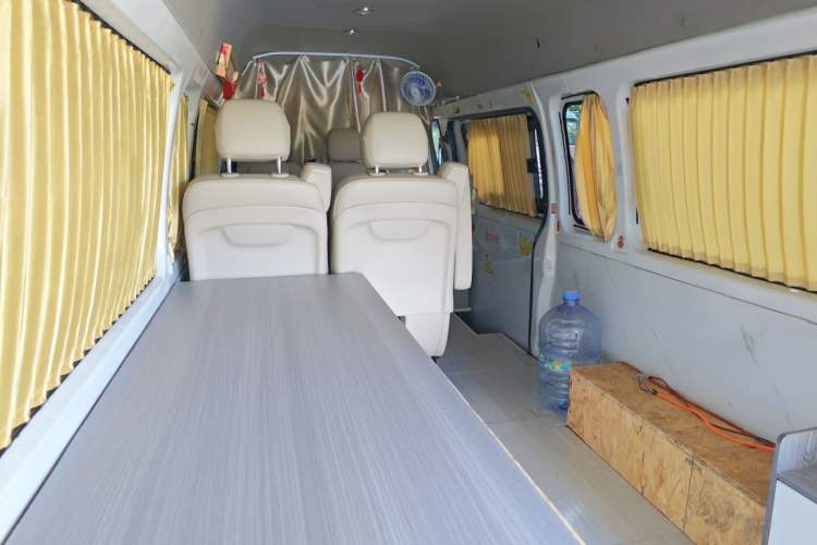 Used Foton Scenic G7 2017 2.0L Long-Wheelbase Commercial Van High Roof 6-Seater 4Q20M Left Rear Seat