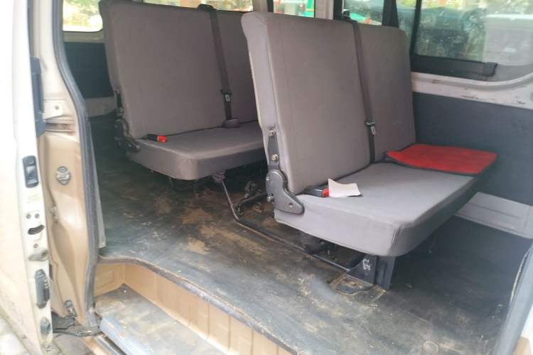 Used Foton Scenic G7 2017 2.0L Long-Wheelbase Commercial Van High Roof 6-Seater 4Q20M Left Rear Seat