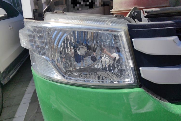 Used Foton Scenic G7 2017 2.0L Long-Wheelbase Commercial Van High Roof 2 Seats 4Q20M Right Front Headlight
