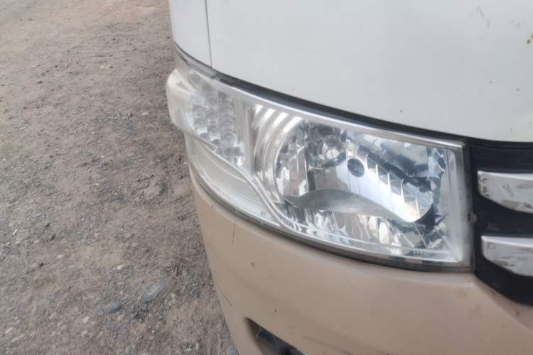 Used Foton Scenic G7 2017 2.0L Long-Wheelbase Commercial Van High Roof 6-Seater 4Q20M Right Front Headlight