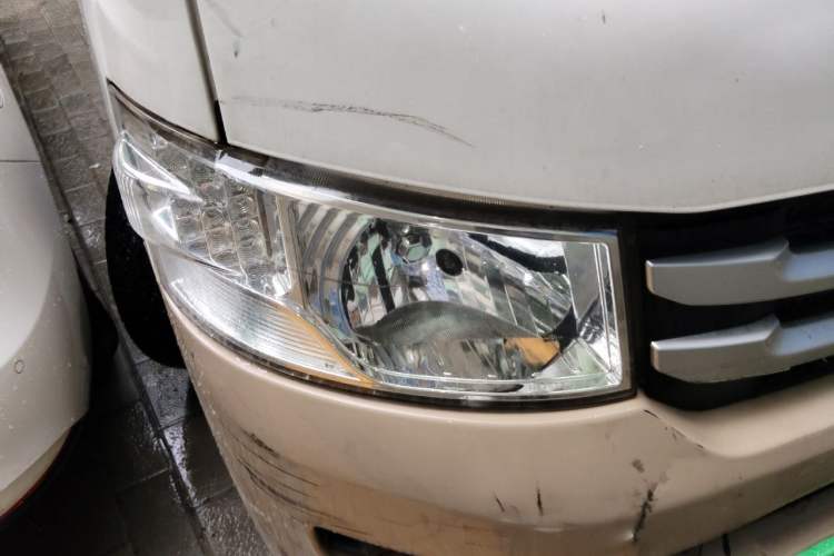 Used Foton Scenic G7 2017 2.0L Short-Wheelbase Commercial Van High Roof 6-Seater 4Q20M Right Front Headlight