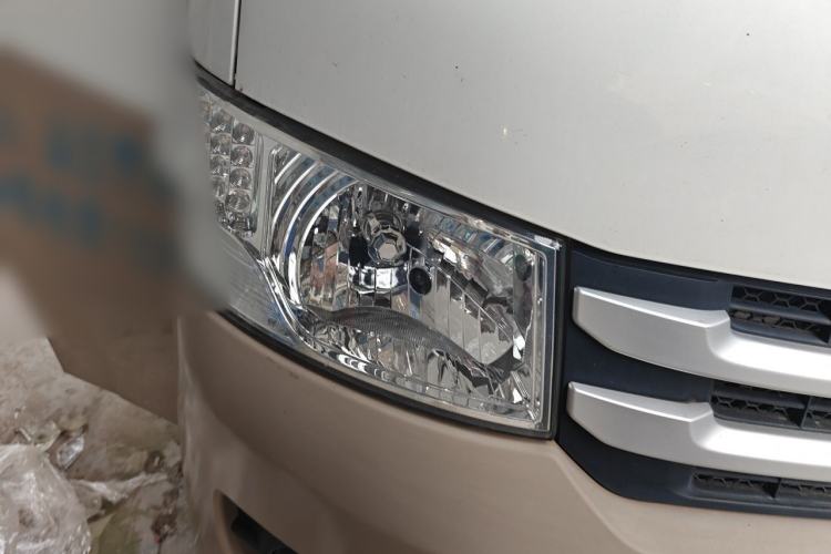 Used Foton Scenic G7 2017 2.0L Short-Wheelbase Commercial Van Flat Roof 6-Seater 4Q20M Right Front Headlight