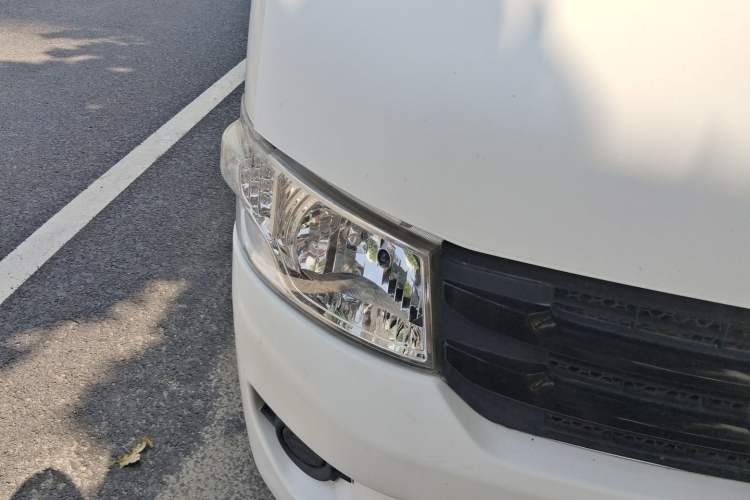 Used Foton Scenic G7 2017 2.0L Short-Wheelbase Commercial Van Flat Roof 6-Seater 4Q20M Right Front Headlight