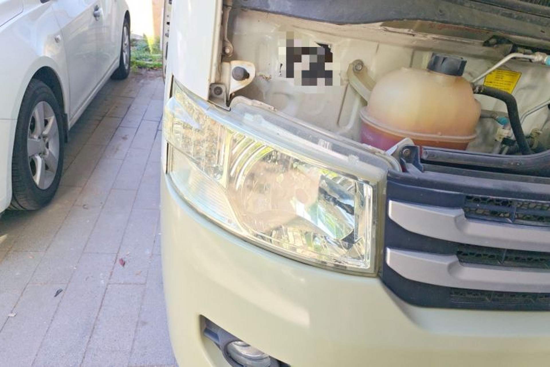 Used Foton Scenic G7 2017 2.0L Long-Wheelbase Commercial Van High Roof 6-Seater 4Q20M Right Front Headlight
