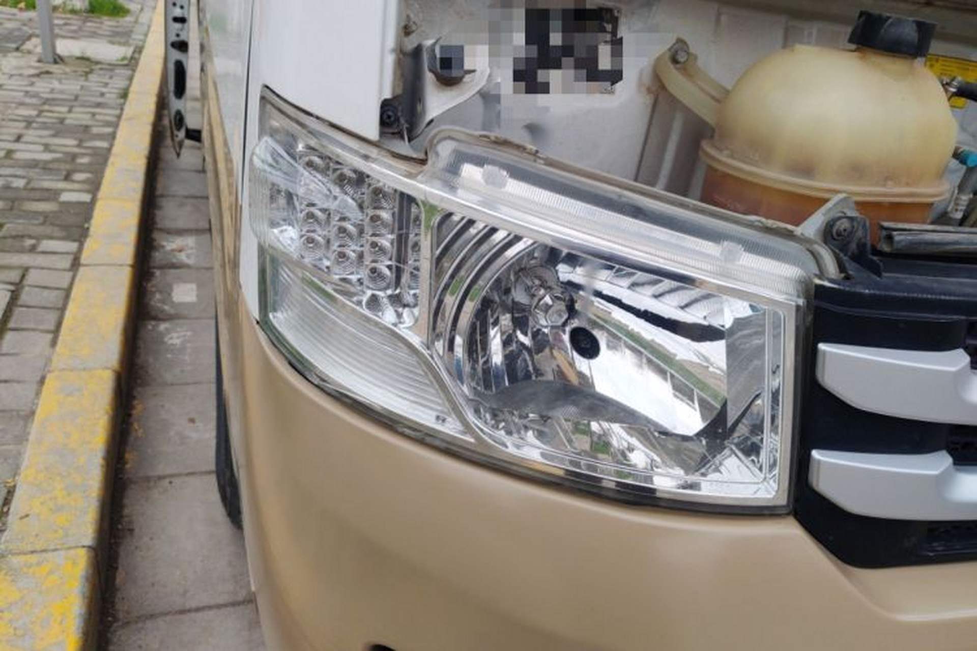 Used Foton Scenic G7 2017 2.0L Long-Wheelbase Commercial Van High Roof 2 Seats 4Q20M Right Front Headlight
