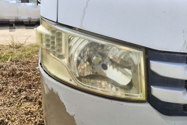 Used Foton Scenic G7 2017 2.0L Long-Wheelbase Commercial Van High Roof 6-Seater 4Q20M Right Front Headlight