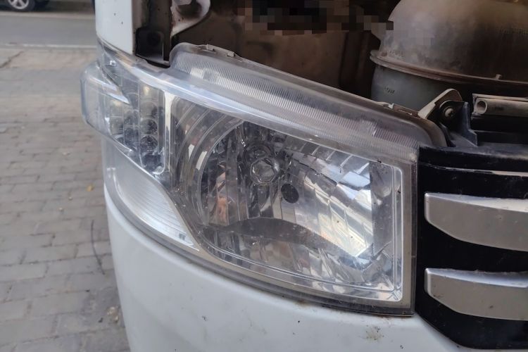 Used Foton Scenic G7 2017 2.0L Long-Wheelbase Commercial Van High Roof 2 Seats 4Q20M Right Front Headlight
