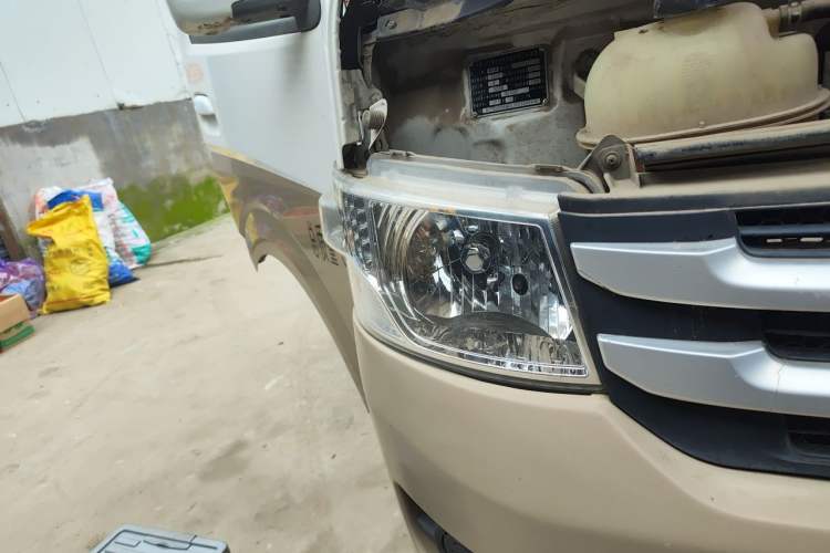 Used Foton Scenic G7 2017 2.0L Short-Wheelbase Commercial Van High Roof 4 Seats 4Q20M Right Front Headlight
